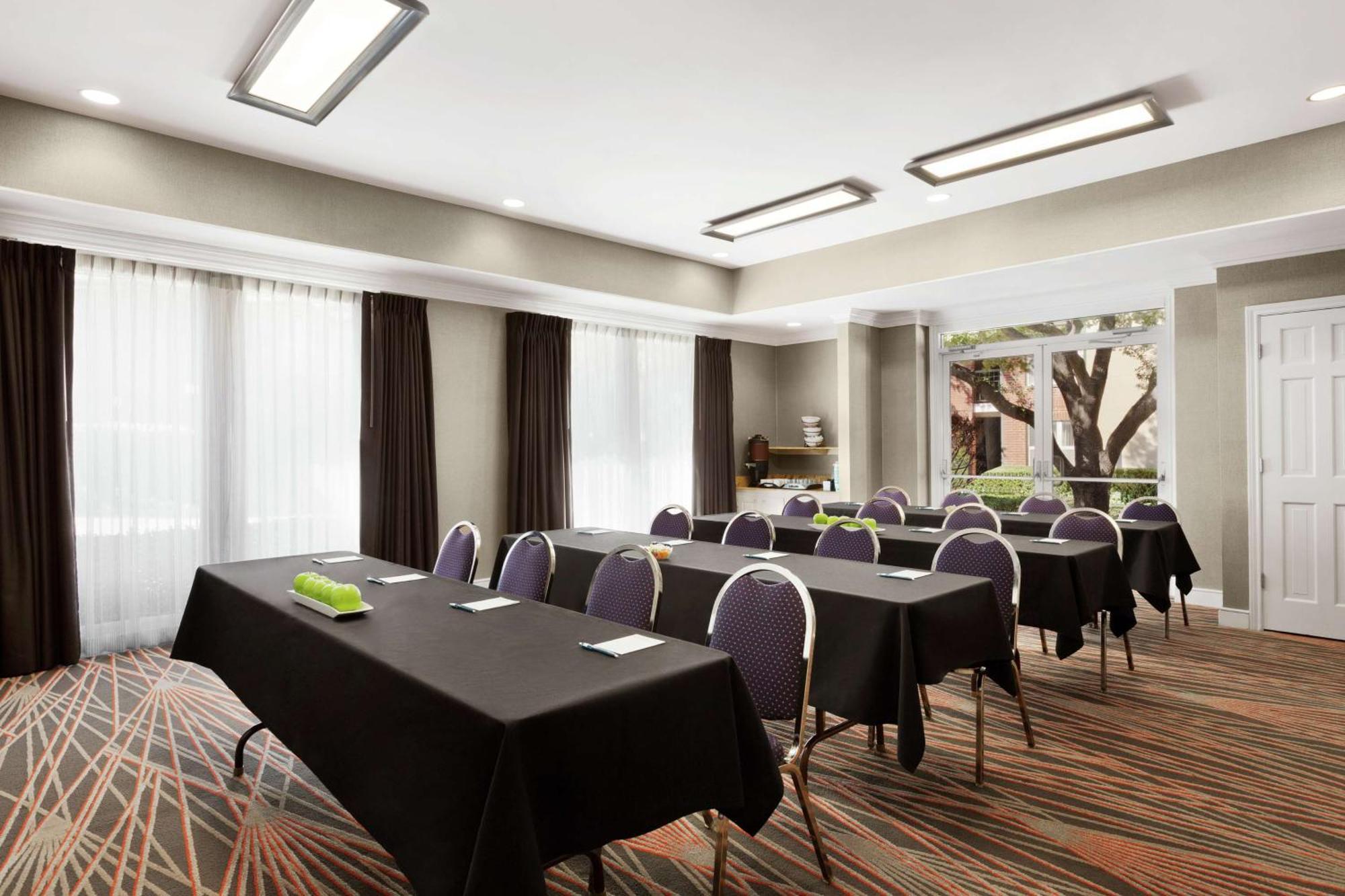 Addison Suites Eksteriør bilde
